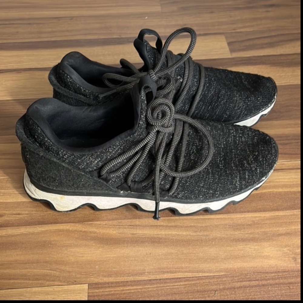 Sorel Kinetic Comfort Knit Sneakers Women's Size 9 NL3227-011 Black Gray White